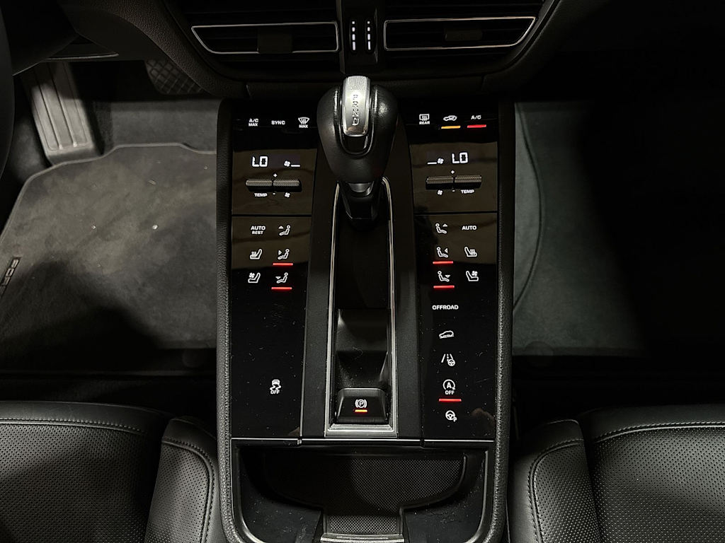 Thumbnail: 2023 Porsche Macan - 12