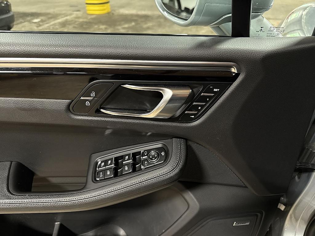 Thumbnail: 2023 Porsche Macan - 25