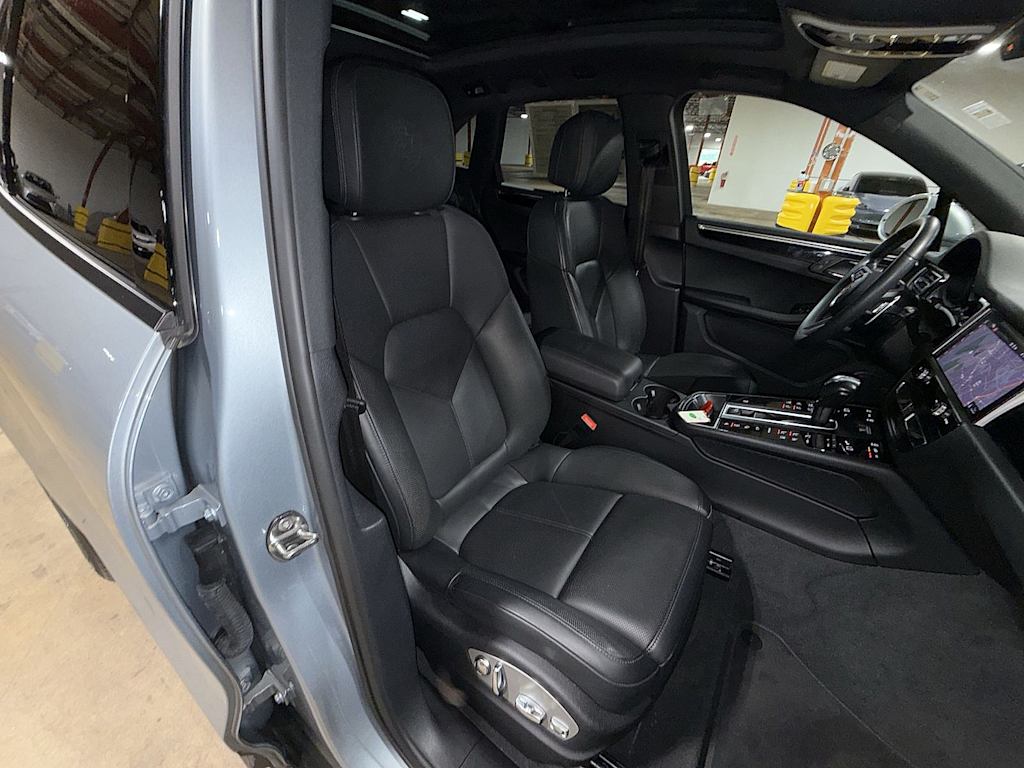 Thumbnail: 2023 Porsche Macan - 9
