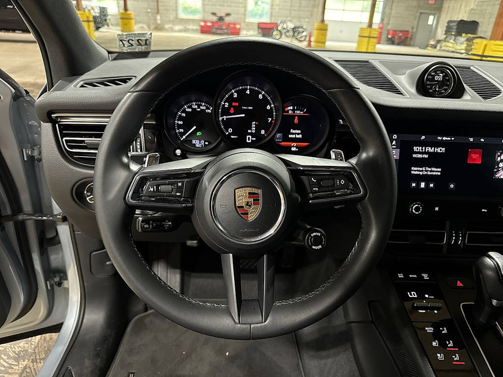 Thumbnail: 2023 Porsche Macan - 2