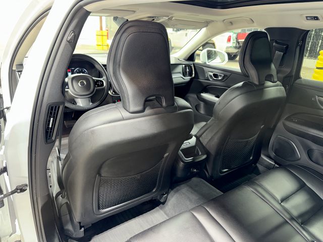 Thumbnail: 2020 Volvo V60 - 31