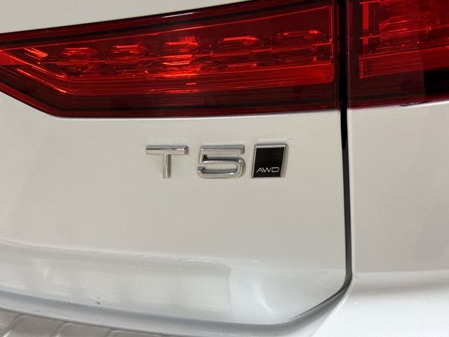 Thumbnail: 2020 Volvo V60 - 30