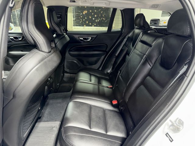 Thumbnail: 2020 Volvo V60 - 11