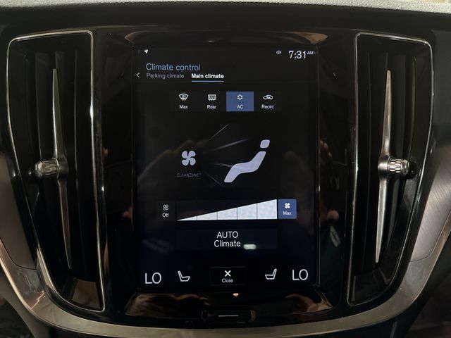 Thumbnail: 2020 Volvo V60 - 25