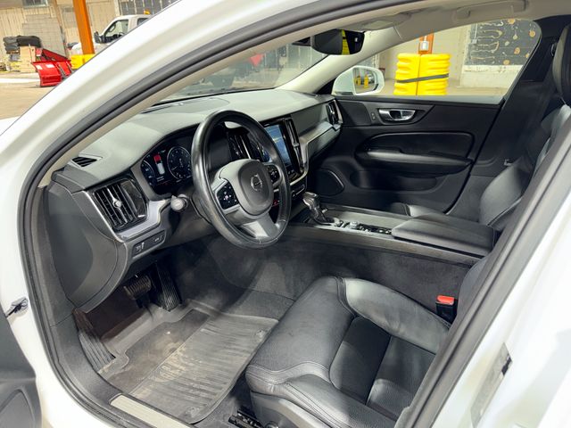 Thumbnail: 2020 Volvo V60 - 33