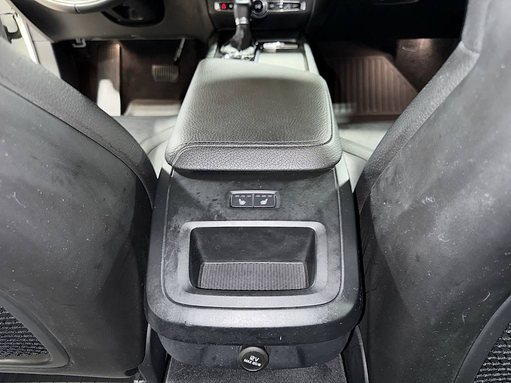 Thumbnail: 2020 Volvo V60 - 32