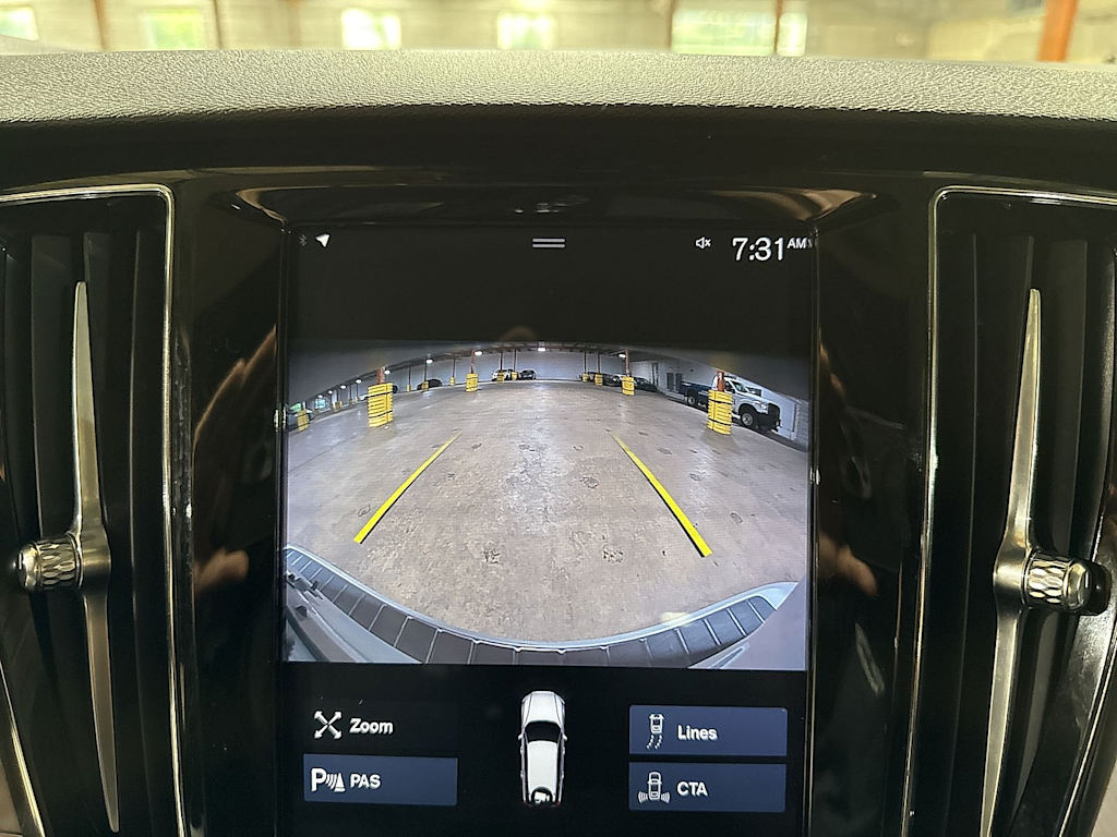 Thumbnail: 2020 Volvo V60 - 29