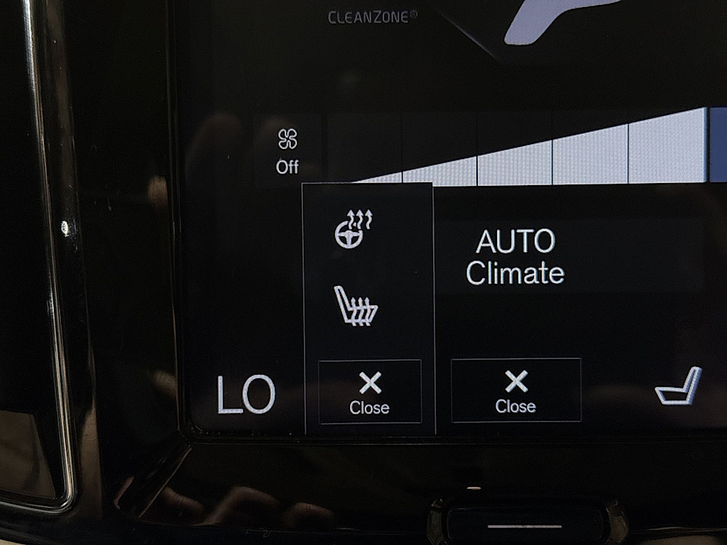 Thumbnail: 2020 Volvo V60 - 35