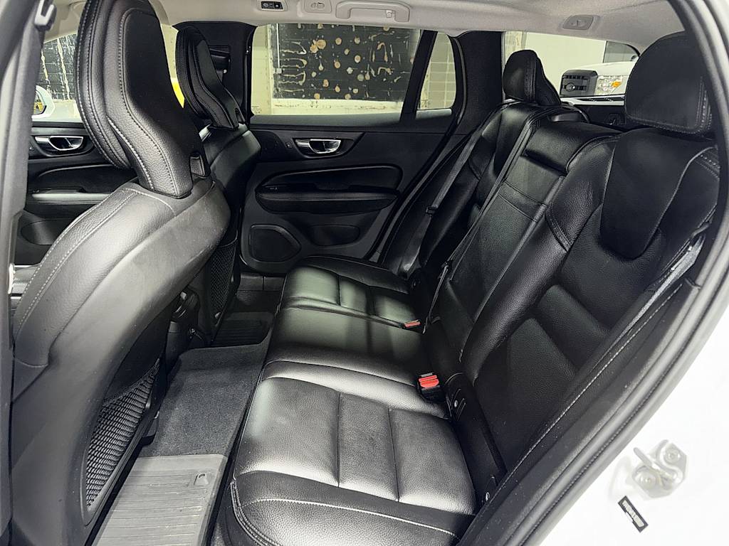 Thumbnail: 2020 Volvo V60 - 11