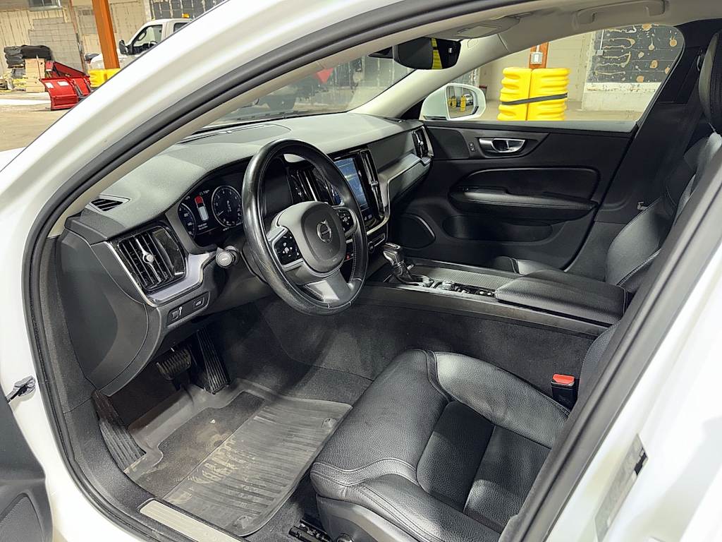 Thumbnail: 2020 Volvo V60 - 33
