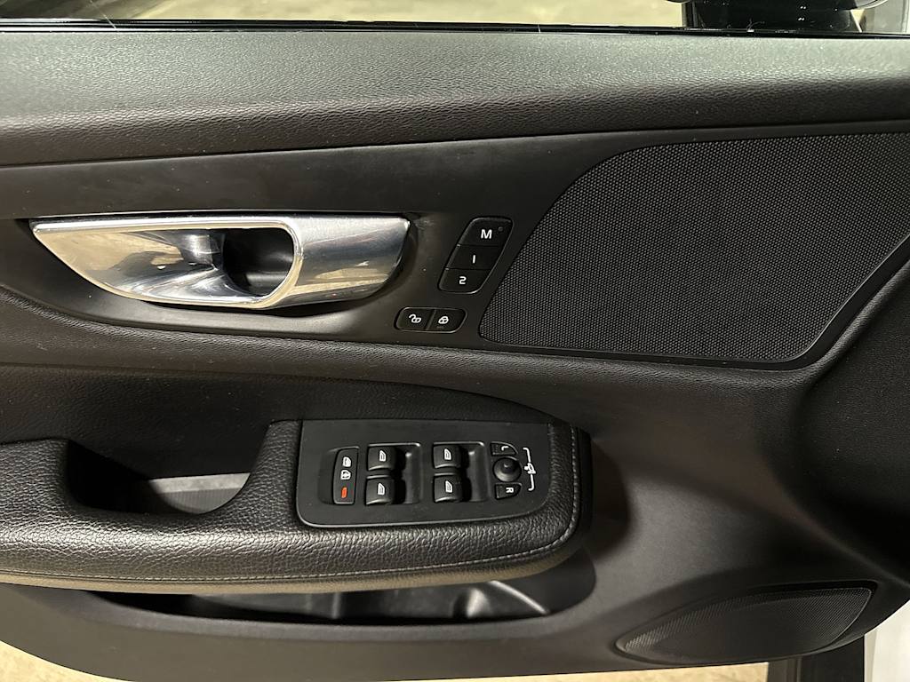 Thumbnail: 2020 Volvo V60 - 26