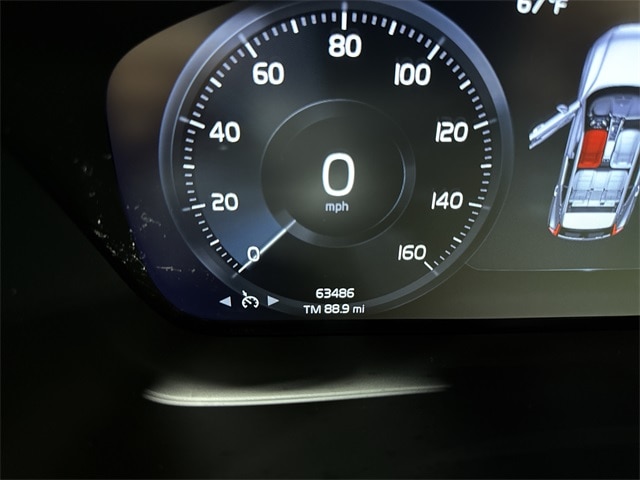 Thumbnail: 2022 Volvo XC40 - 13