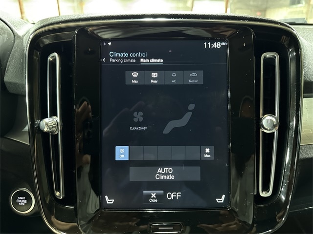 Thumbnail: 2022 Volvo XC40 - 24