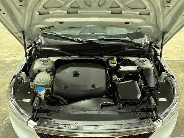 Thumbnail: 2022 Volvo XC40 - 7