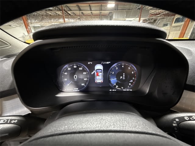 Thumbnail: 2022 Volvo XC40 - 33