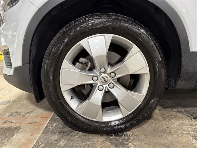 Thumbnail: 2022 Volvo XC40 - 6