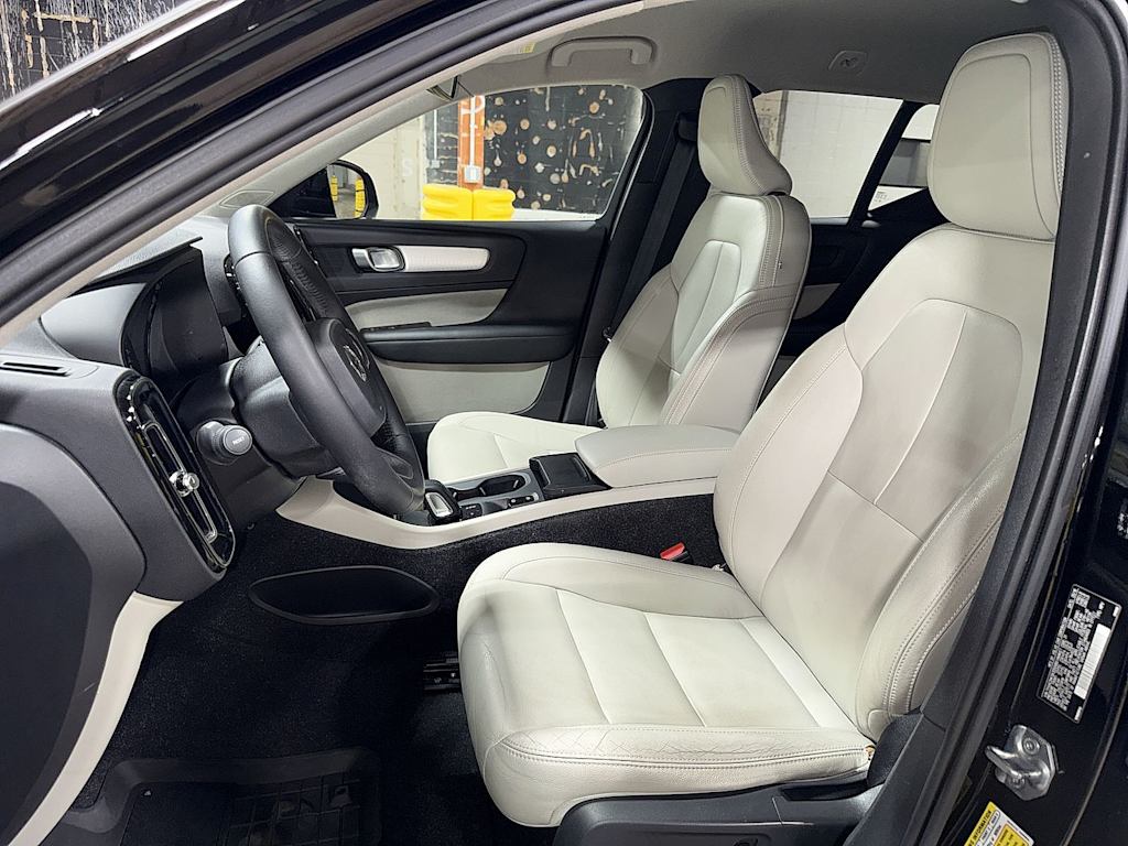 Thumbnail: 2019 Volvo XC40 - 10