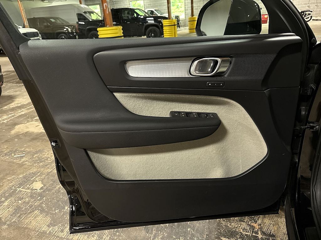 Thumbnail: 2019 Volvo XC40 - 32