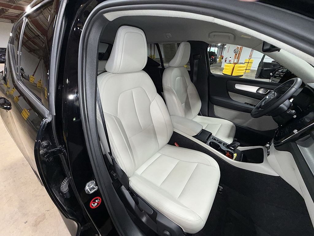 Thumbnail: 2019 Volvo XC40 - 24