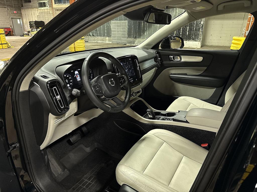 Thumbnail: 2019 Volvo XC40 - 9