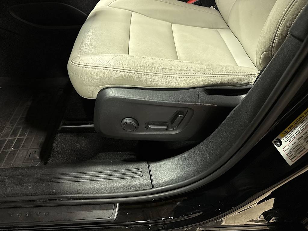 Thumbnail: 2019 Volvo XC40 - 28