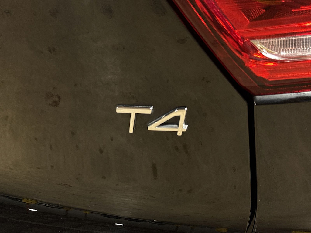 Thumbnail: 2019 Volvo XC40 - 30