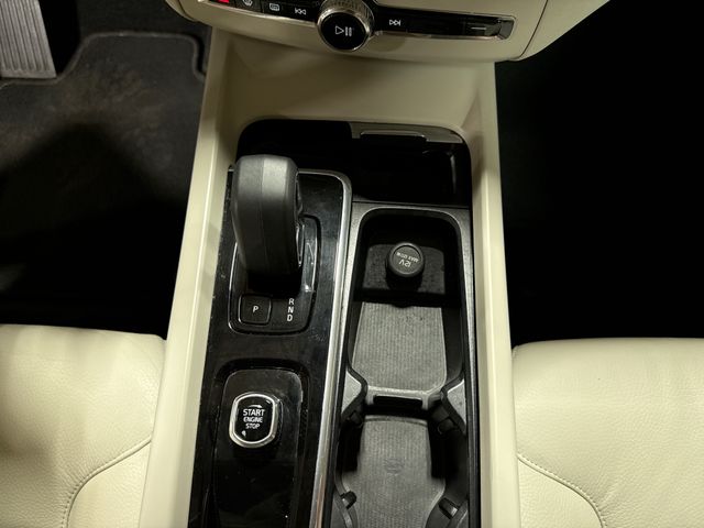 Thumbnail: 2023 Volvo XC60 - 13