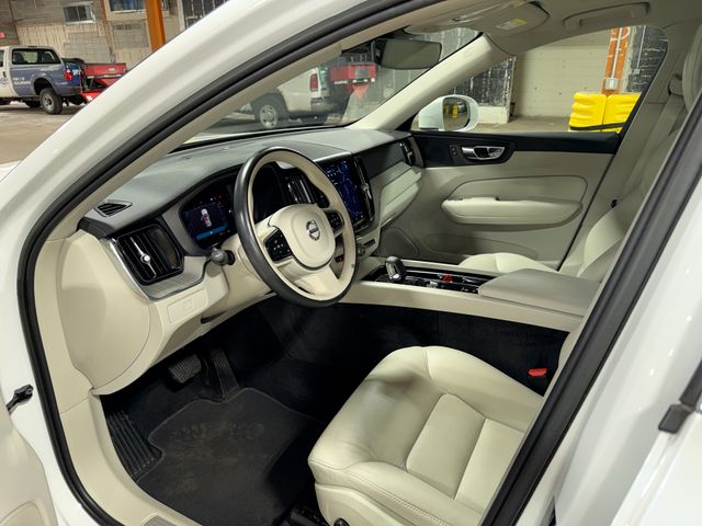 Thumbnail: 2023 Volvo XC60 - 32