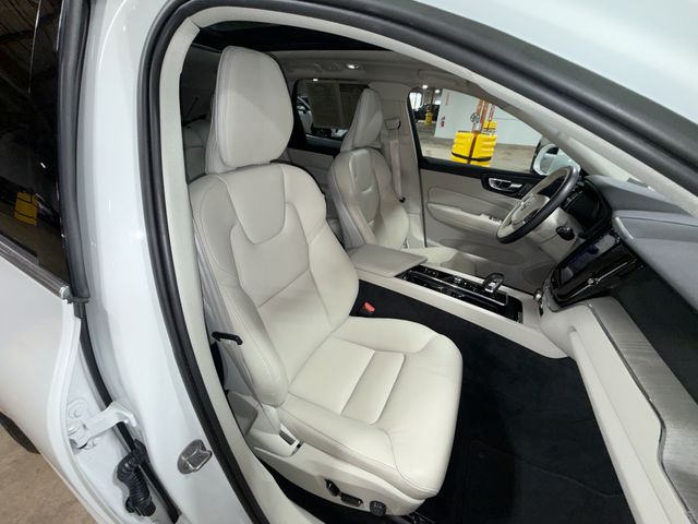 Thumbnail: 2023 Volvo XC60 - 10