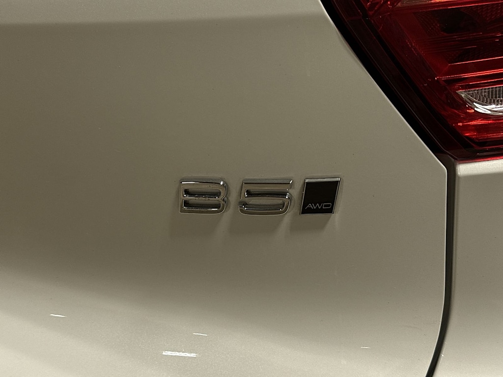 Thumbnail: 2023 Volvo XC40 - 31