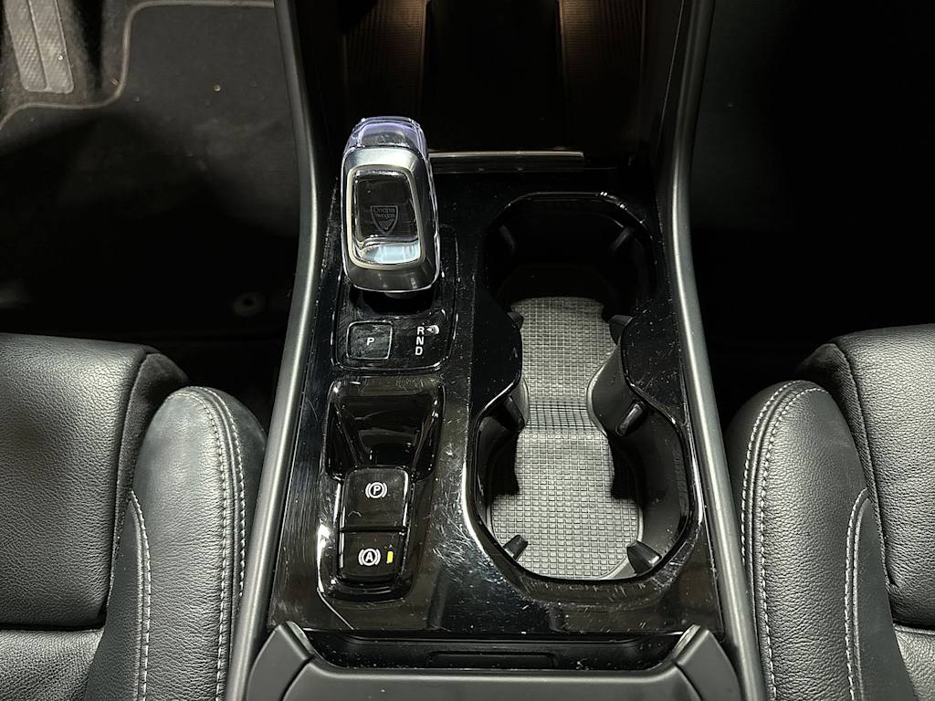 Thumbnail: 2023 Volvo XC40 - 14