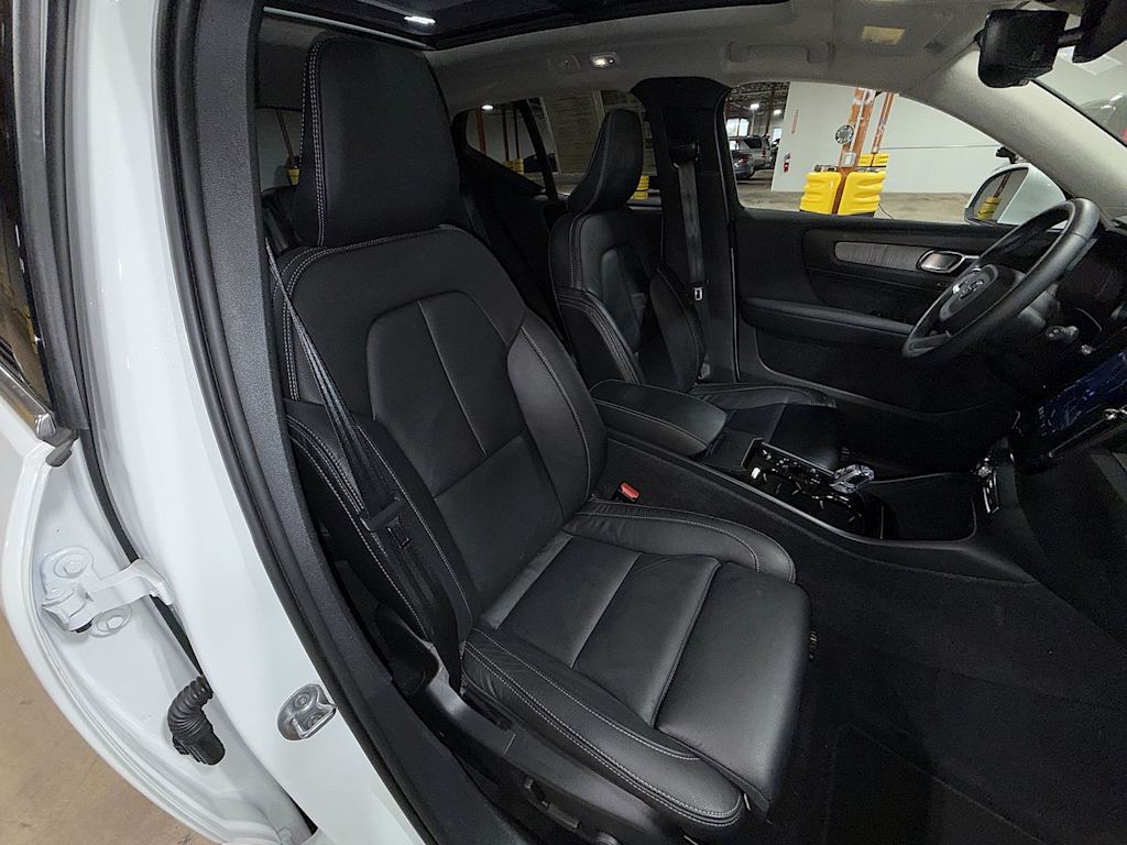 Thumbnail: 2023 Volvo XC40 - 11