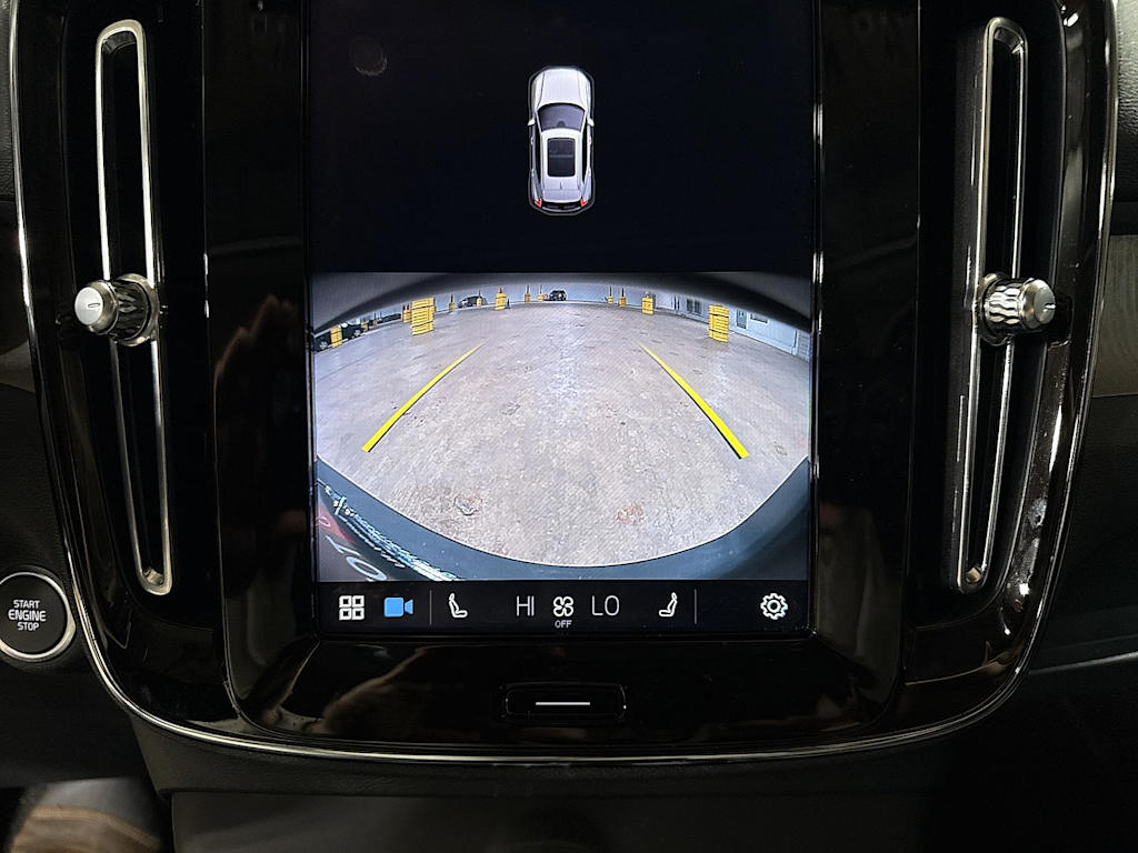 Thumbnail: 2023 Volvo XC40 - 30