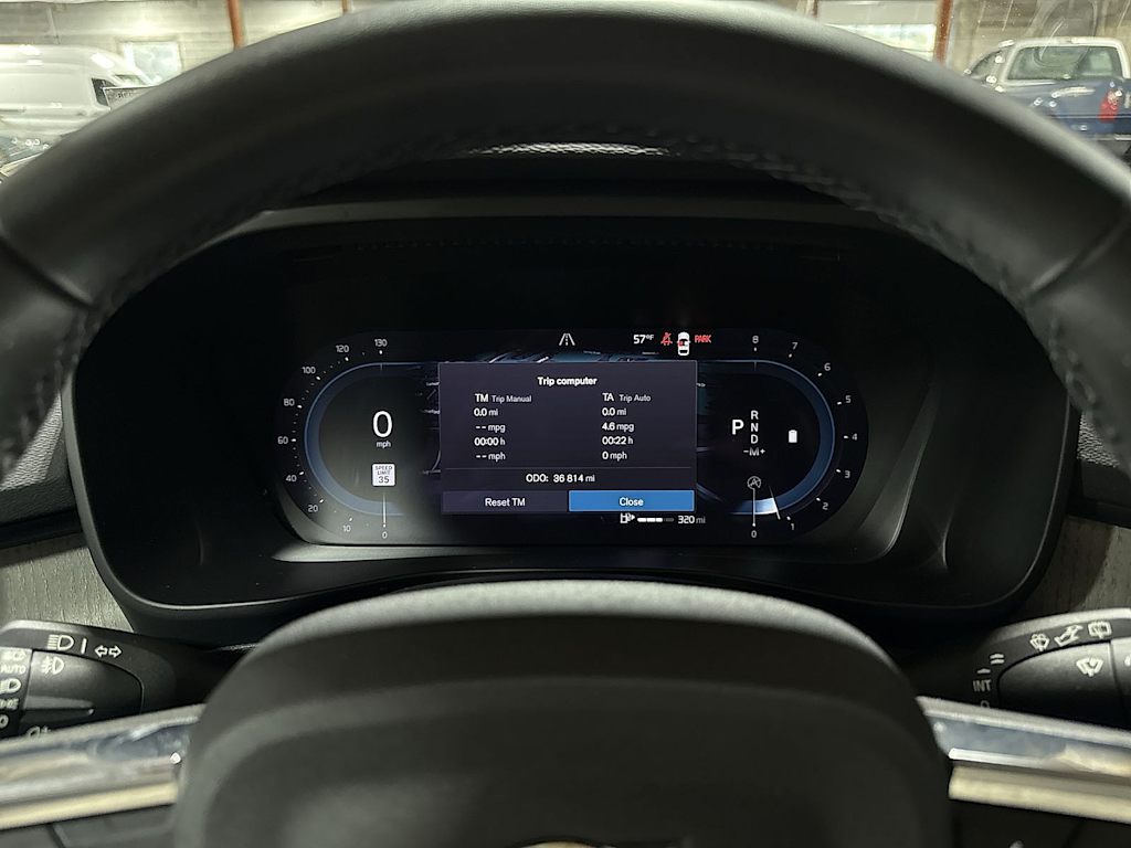 Thumbnail: 2023 Volvo XC40 - 35