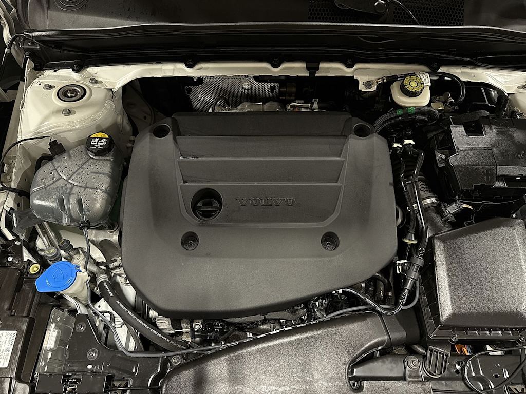 Thumbnail: 2023 Volvo XC40 - 8