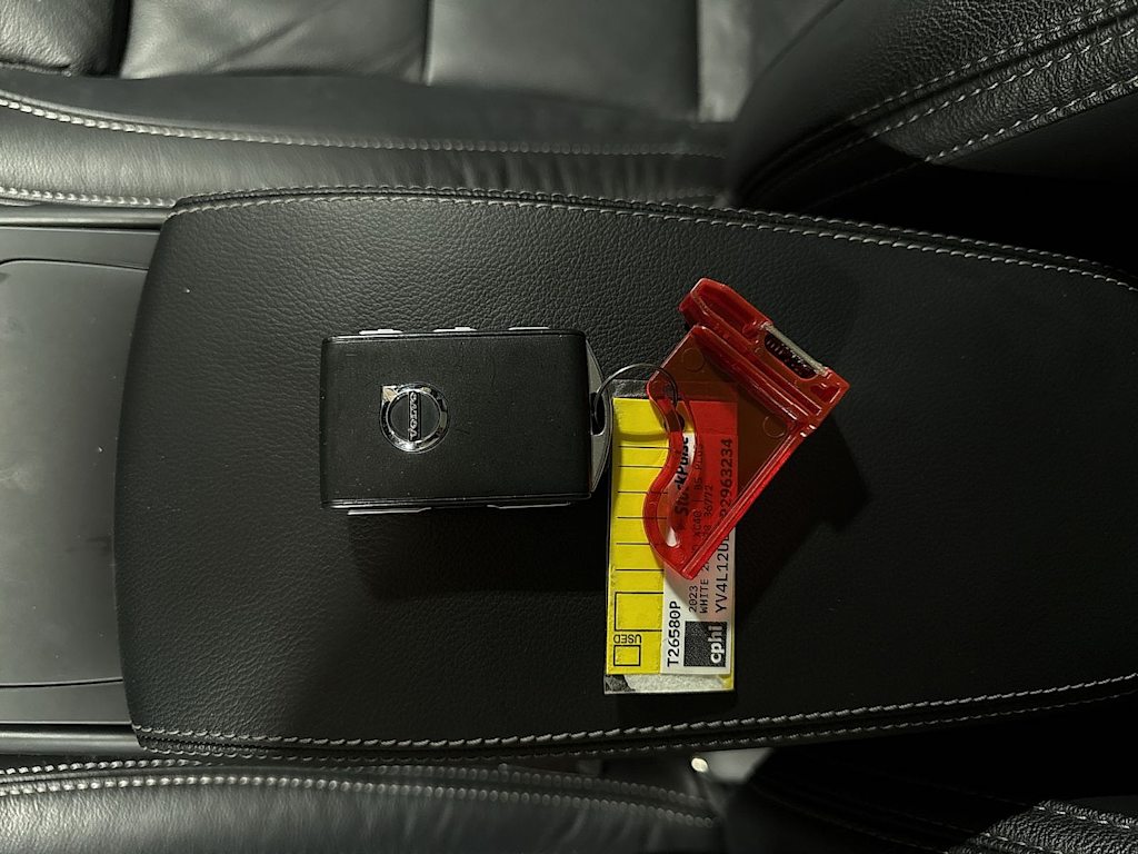 Thumbnail: 2023 Volvo XC40 - 17