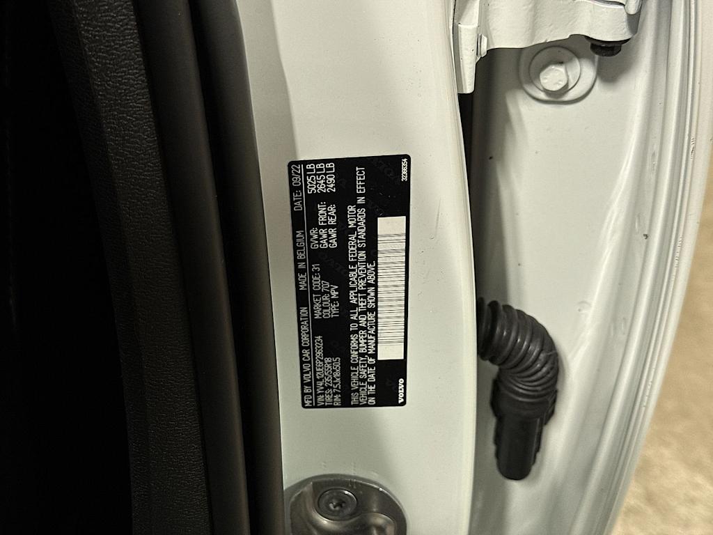 Thumbnail: 2023 Volvo XC40 - 24