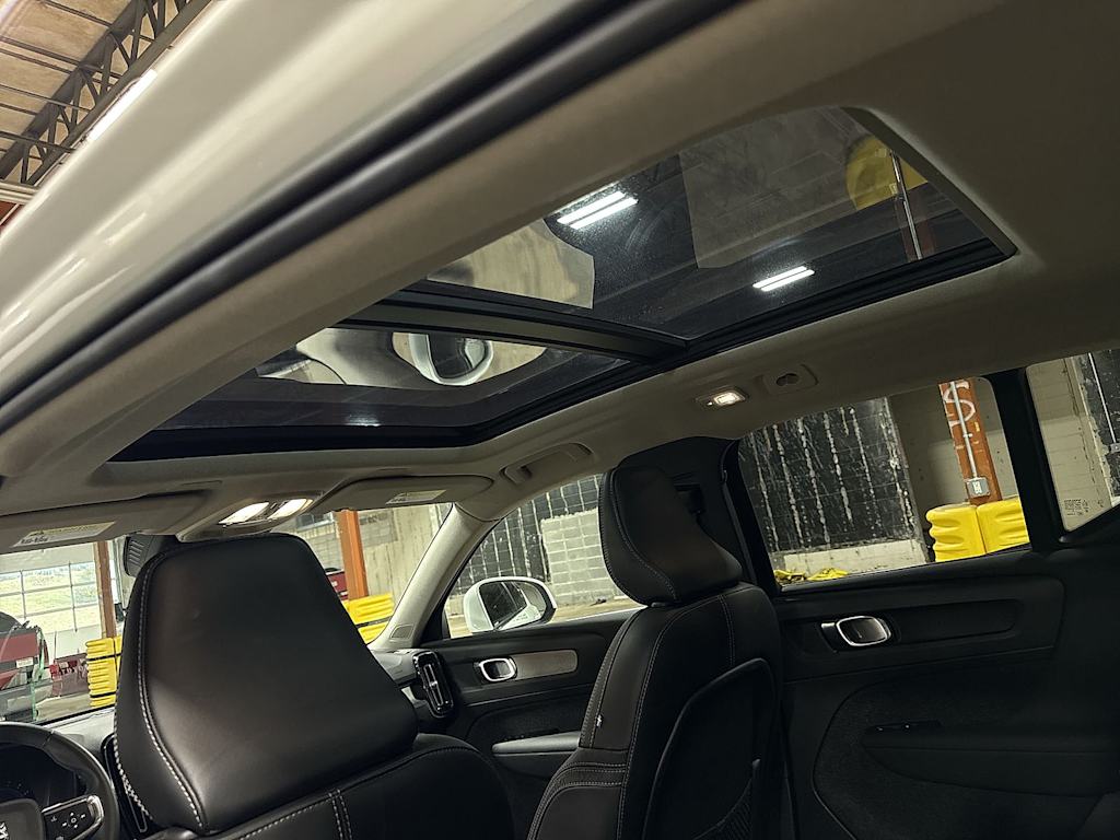 Thumbnail: 2023 Volvo XC40 - 29