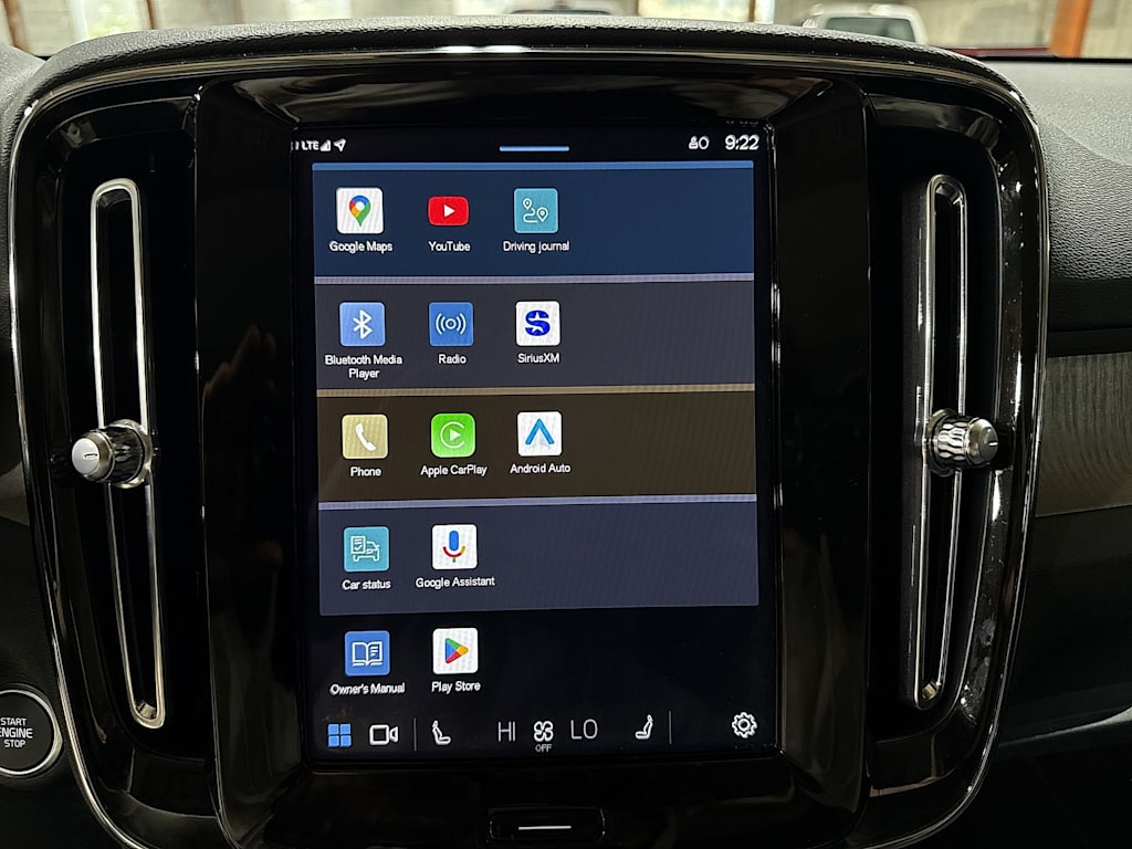 Thumbnail: 2023 Volvo XC40 - 25