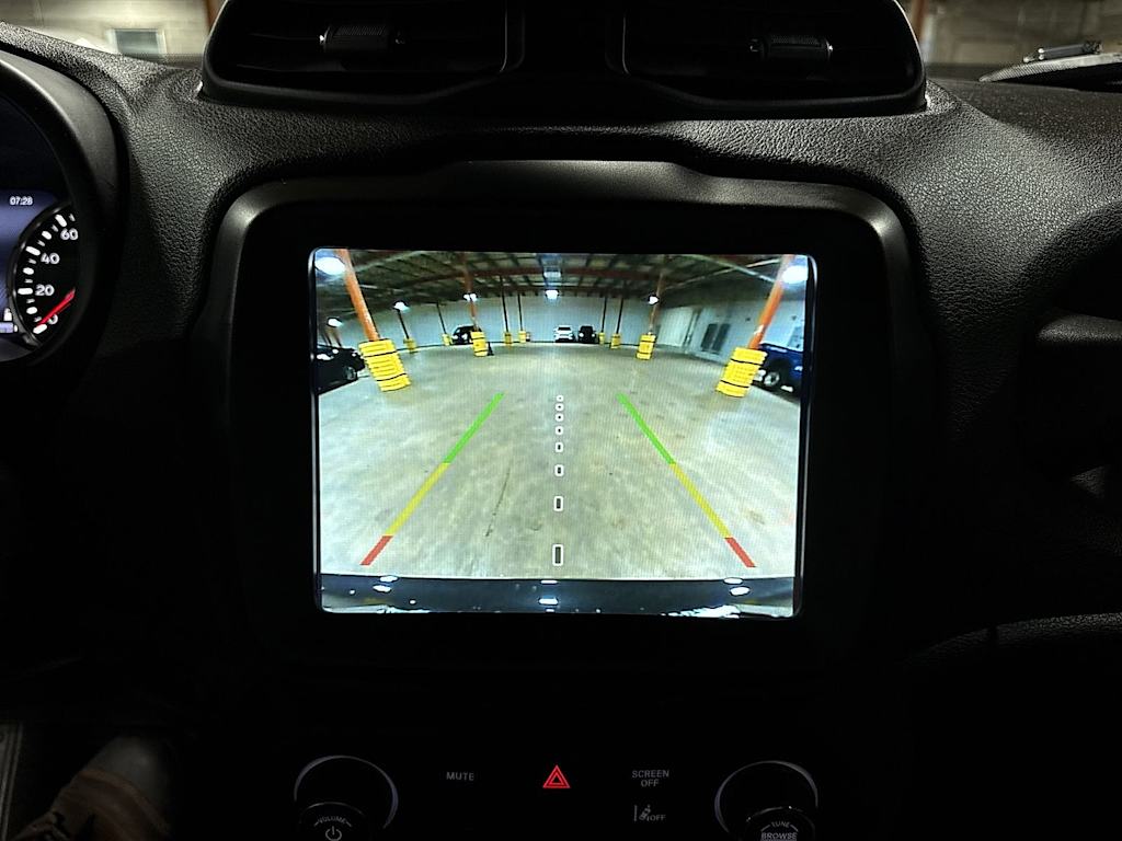 Thumbnail: 2021 Jeep Renegade - 26