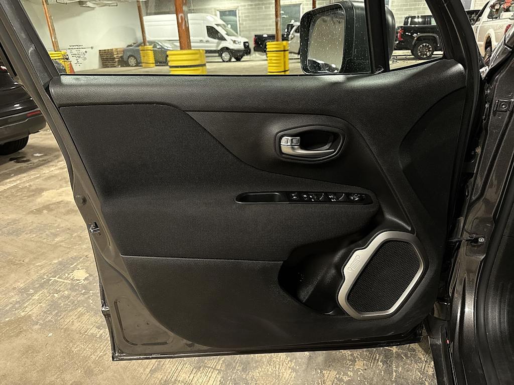 Thumbnail: 2021 Jeep Renegade - 30