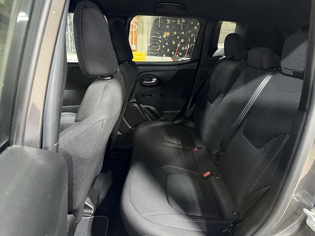 Thumbnail: 2021 Jeep Renegade - 10