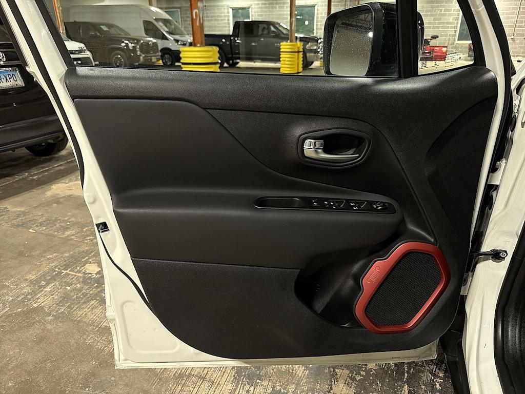 Thumbnail: 2022 Jeep Renegade - 34