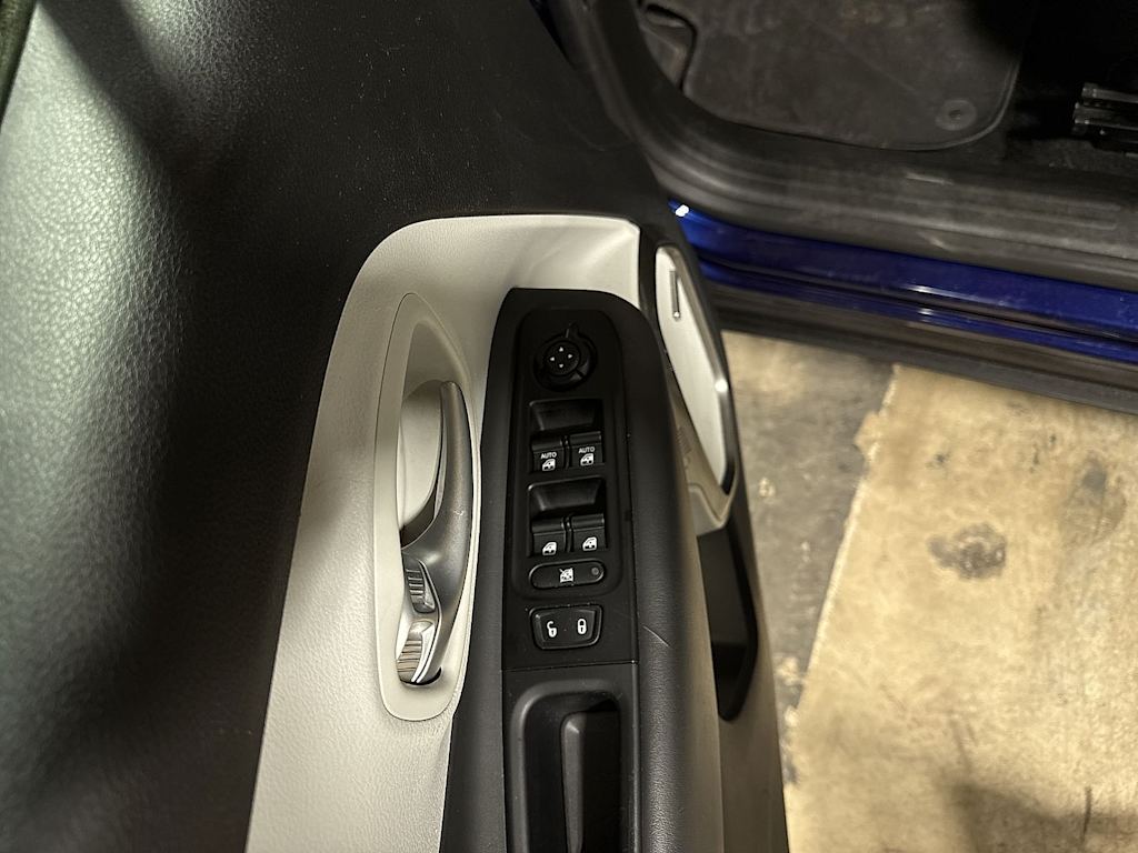 Thumbnail: 2021 Jeep Renegade - 16