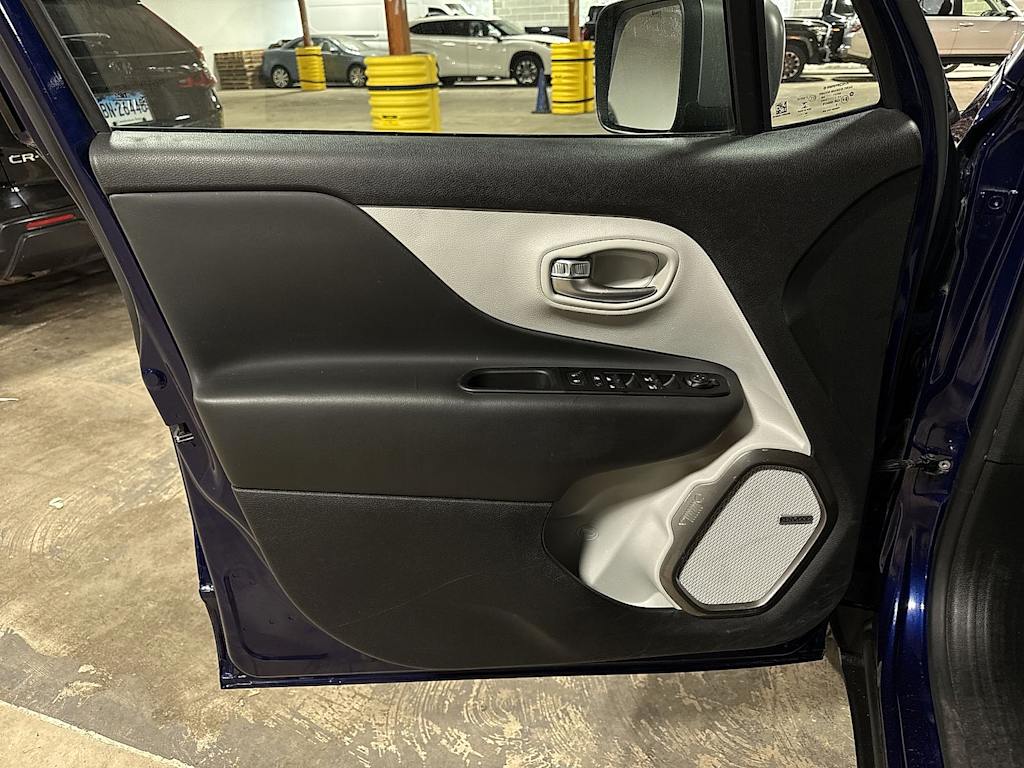 Thumbnail: 2021 Jeep Renegade - 33