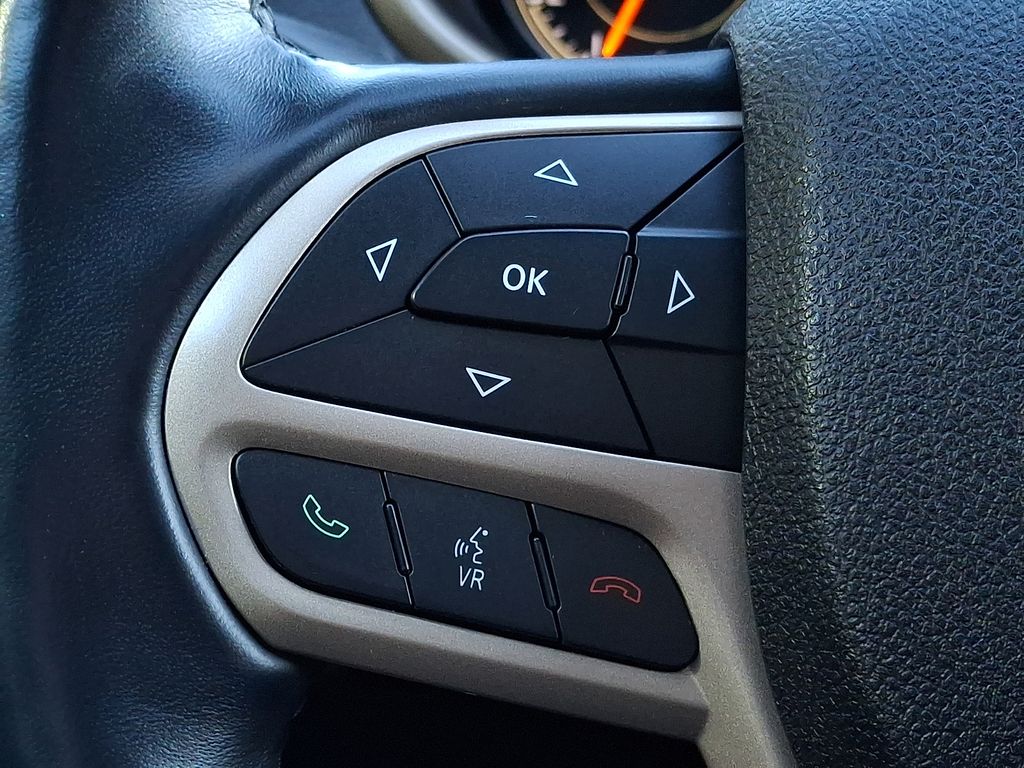 Thumbnail: 2017 Jeep Cherokee - 19