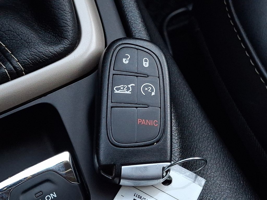 Thumbnail: 2017 Jeep Cherokee - 25