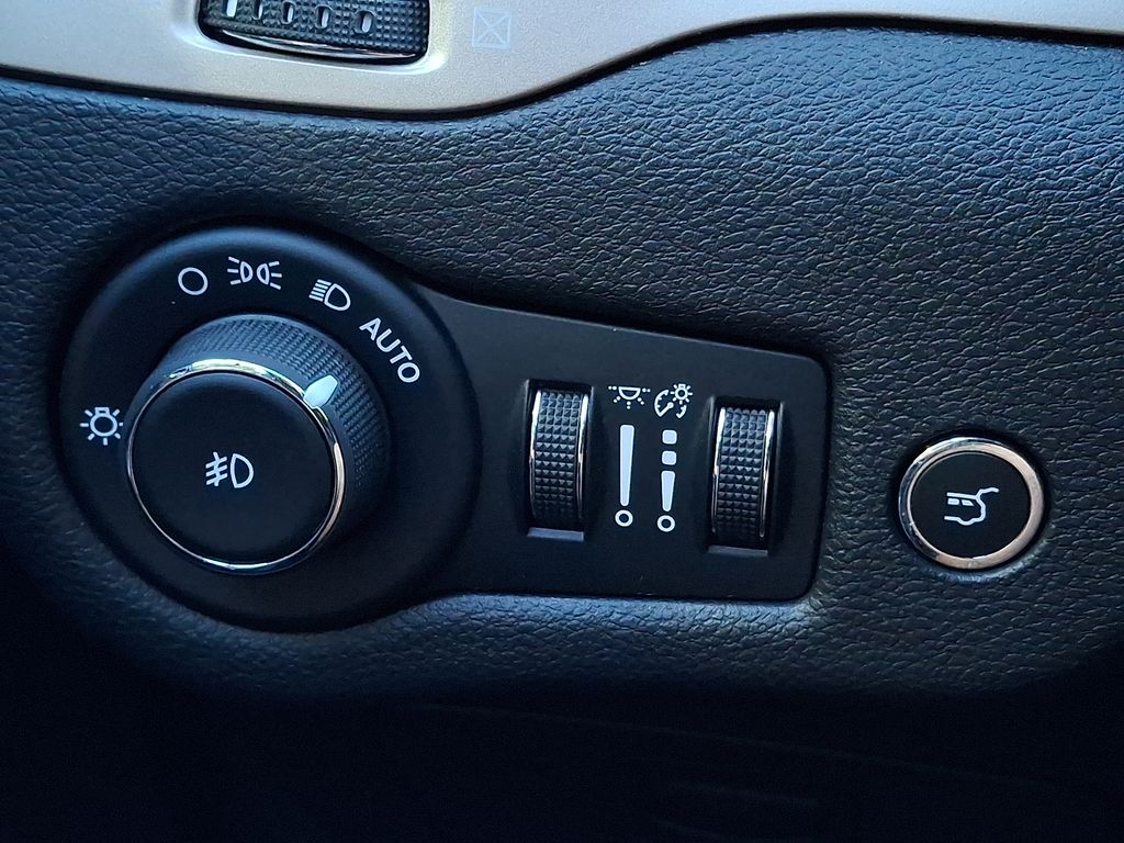 Thumbnail: 2017 Jeep Cherokee - 26