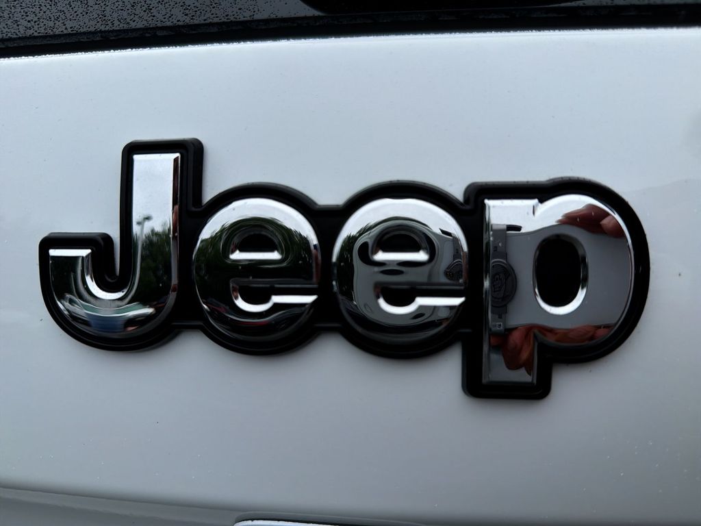 Thumbnail: 2015 Jeep Cherokee - 7