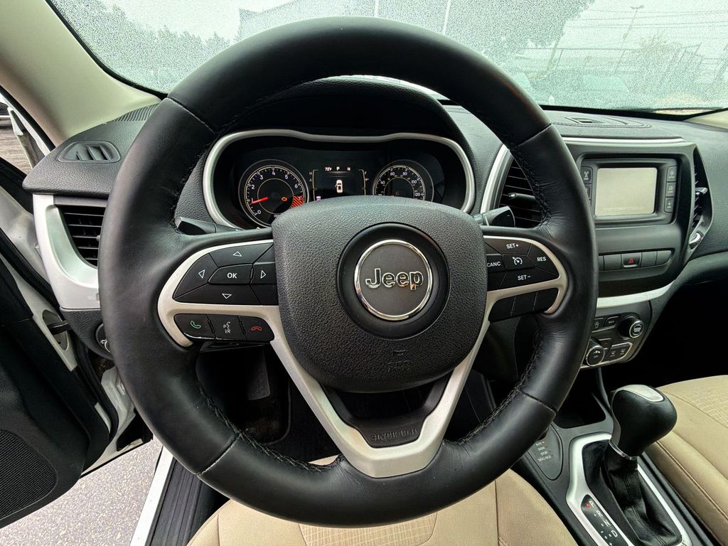 Thumbnail: 2015 Jeep Cherokee - 10